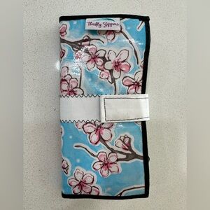 Thrifty Zippers Cash Envelope System Wallet.